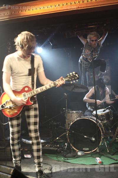 SEMI PRECIOUS WEAPONS - 2008-01-28 - PARIS - La Fleche d'Or - Justin Drew Tranter - Stevy Pyne - Dan Crean